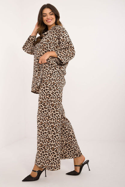 Italy Moda sophisticated 2-piece set showcasing a buttoned shirt with a classic collar and stylish wide-leg trousers, perfect for chic casual occasions.