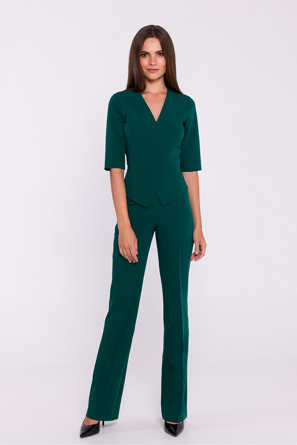 Stylish women's jumpsuit with V-neckline and basque waist by Stylove, showcasing luxurious fabric and chic design.