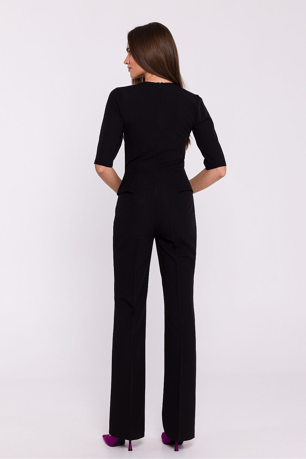Stylish women's jumpsuit by Stylove featuring a chic V-neckline and elegant basque waist, perfect for sophisticated occasions.