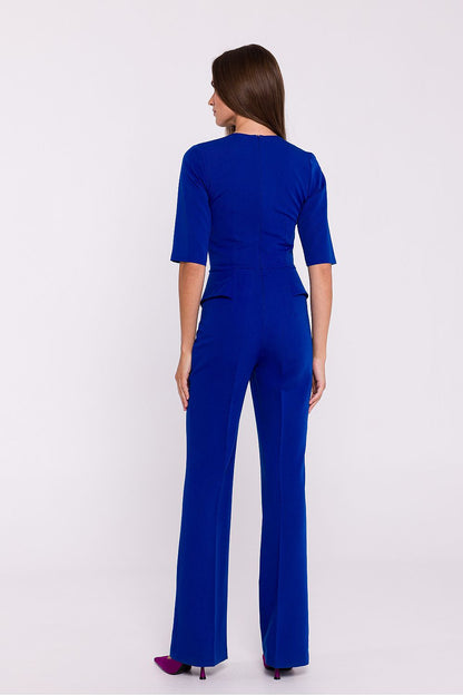 Detailed close-up of Stylove’s elegant jumpsuit, highlighting its feminine basque waist and refined V-shaped neckline.