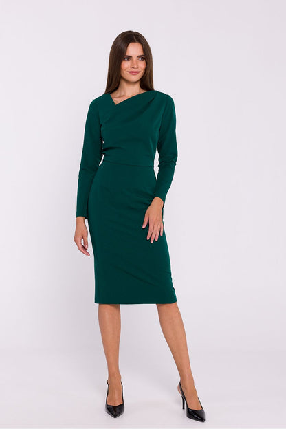 Detail of the Stylove stylish pencil cut dress highlighting the luxurious fabric and modern design features, perfect for the fashion-forward woman.