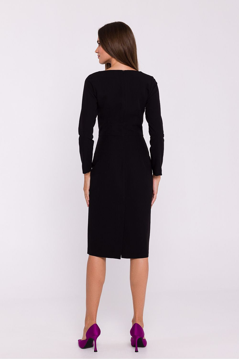 Back view of Stylove's classy pencil cut dress featuring a discreet zipper closure and a below-the-knee silhouette.