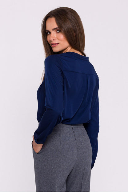 Stylove modern satin blouse with a semi-circular finish, ideal for both casual and elegant occasions, designed in Poland.