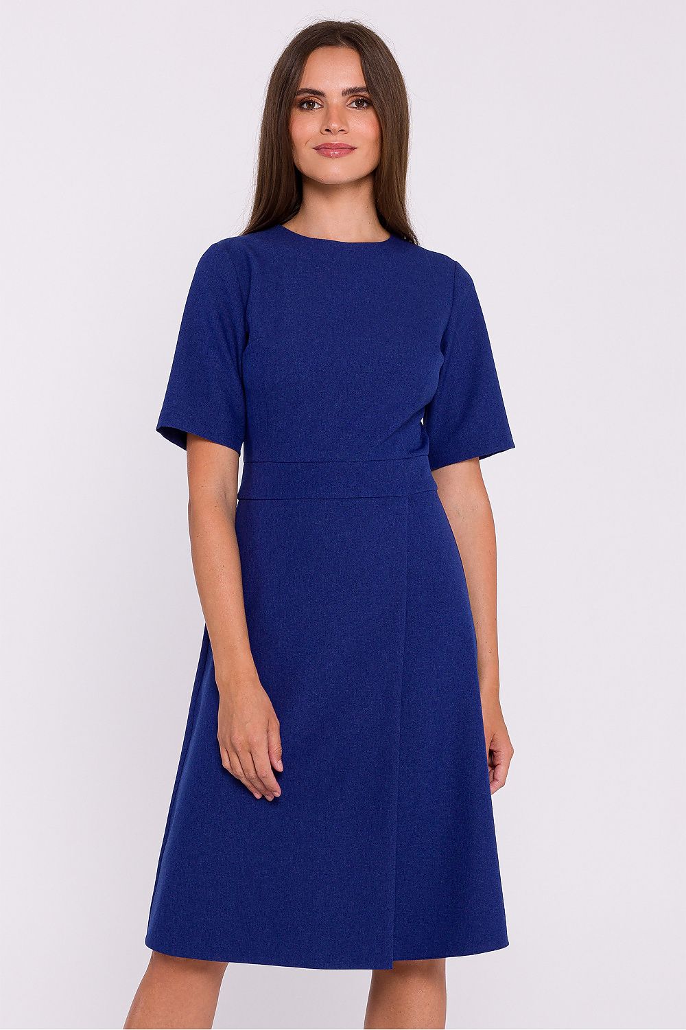 Stylove sophisticated lightweight daydress styled with a double trapeze hem, characterized by a refined minimalist aesthetic.