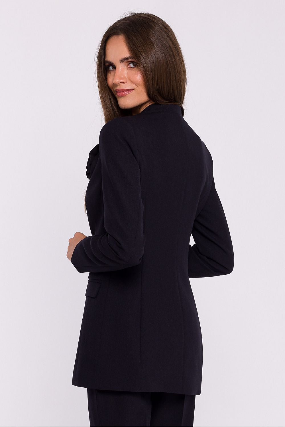 Elegant women's slim fit jacket by Stylove, featuring a feminine floral accent, perfect for sophisticated occasions.