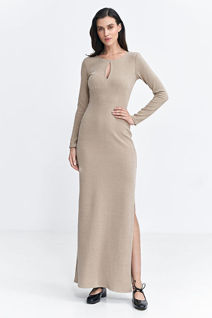 Stylish Nife dress with long sleeves and a teardrop neckline, perfect for both casual and formal occasions.