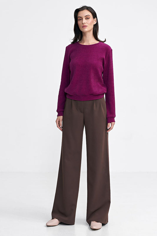 Chic Nife wide leg trousers for women featuring decorative pleats, highlighting the classy and relaxed fit for sophisticated ensembles.