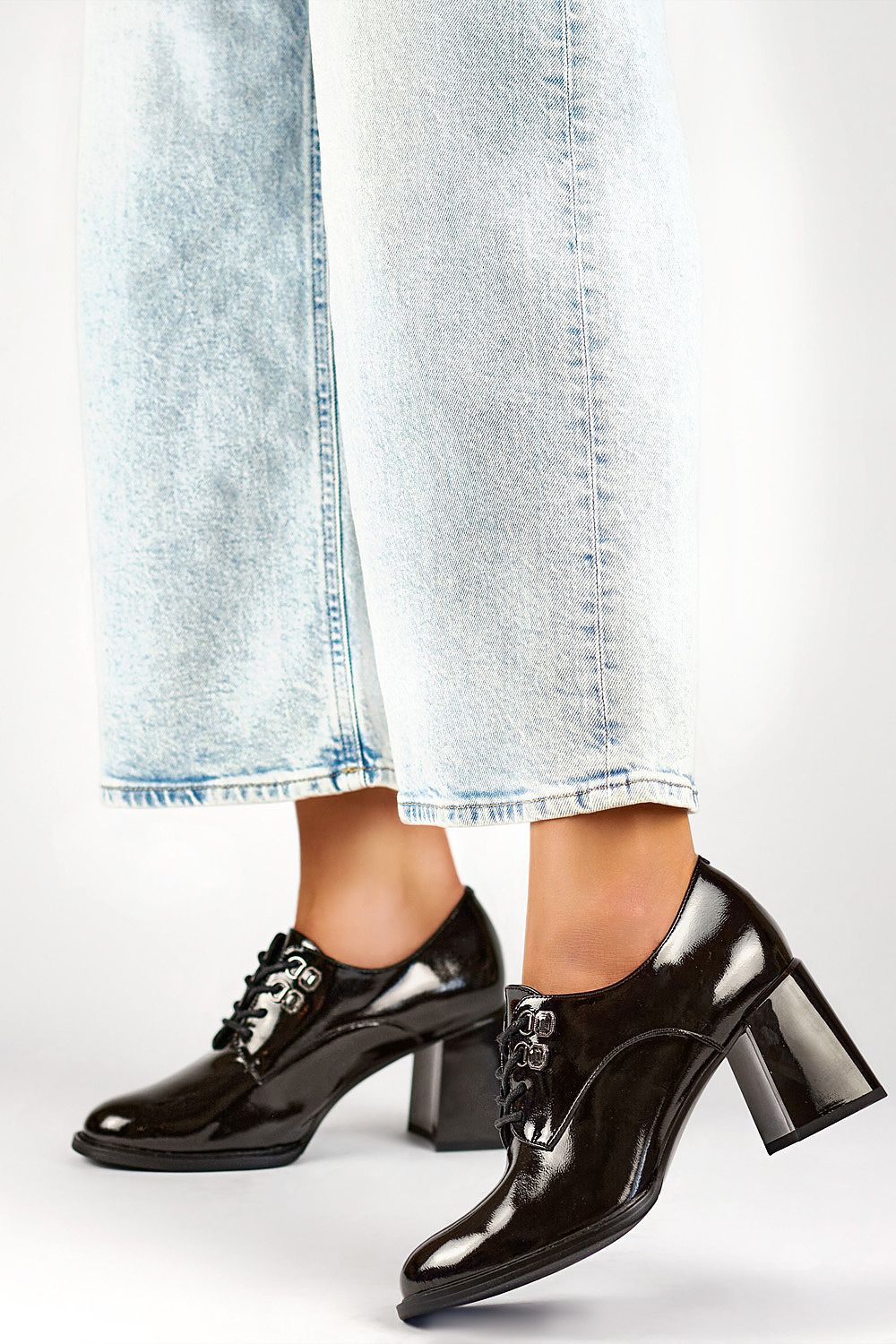 Elegant black women's heeled low shoes by PRIMO, crafted from premium natural leather featuring a 7.5 cm stiletto heel for a chic silhouette.