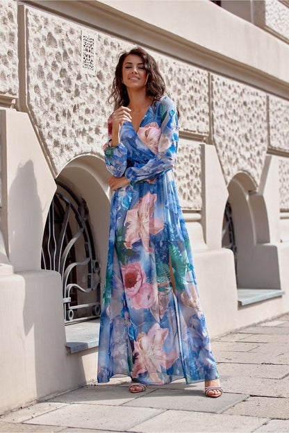 Elegant maxi dress by Roco Fashion featuring a flattering cut and airy fabric, ideal for all occasions with a flowing silhouette and intricate patterned motif.