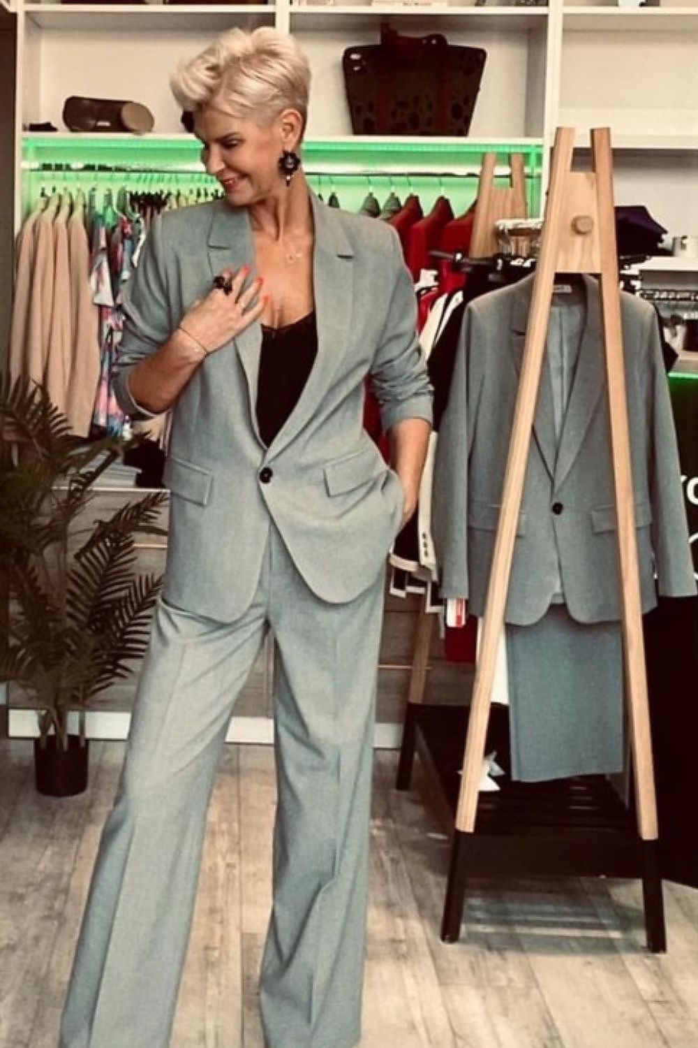 Sophisticated design of the Chic Cabba Blazer Jacket showcasing its tailored fit and high-quality cotton blend for women.