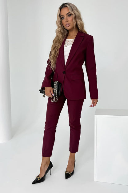 Detailed view of Chic Cabba Blazer Jacket for women, highlighting its chic one-button closure and elegant lapel pockets.