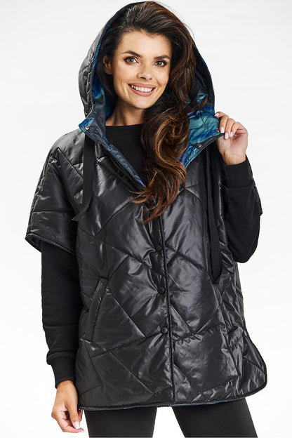 Chic kimono vest with embroidered details by Awama, ideal for a luxurious touch to casual outfits.