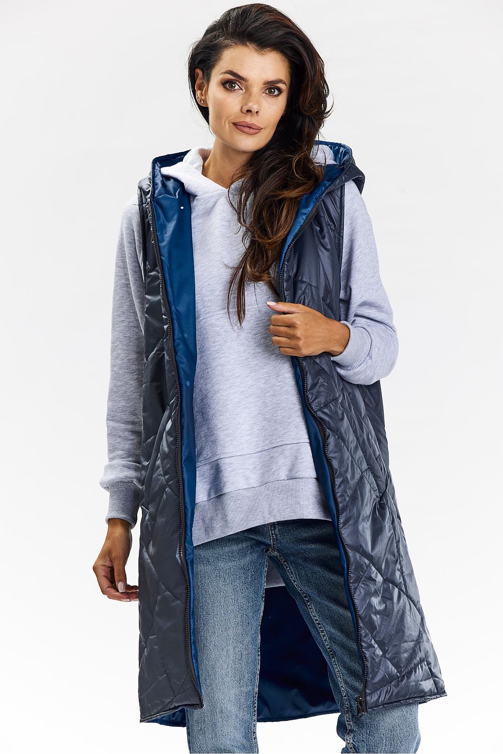 Elegant double-sided hooded zippered vest in 100% polyester by Awama, showcasing versatile styling for refined daily wear.