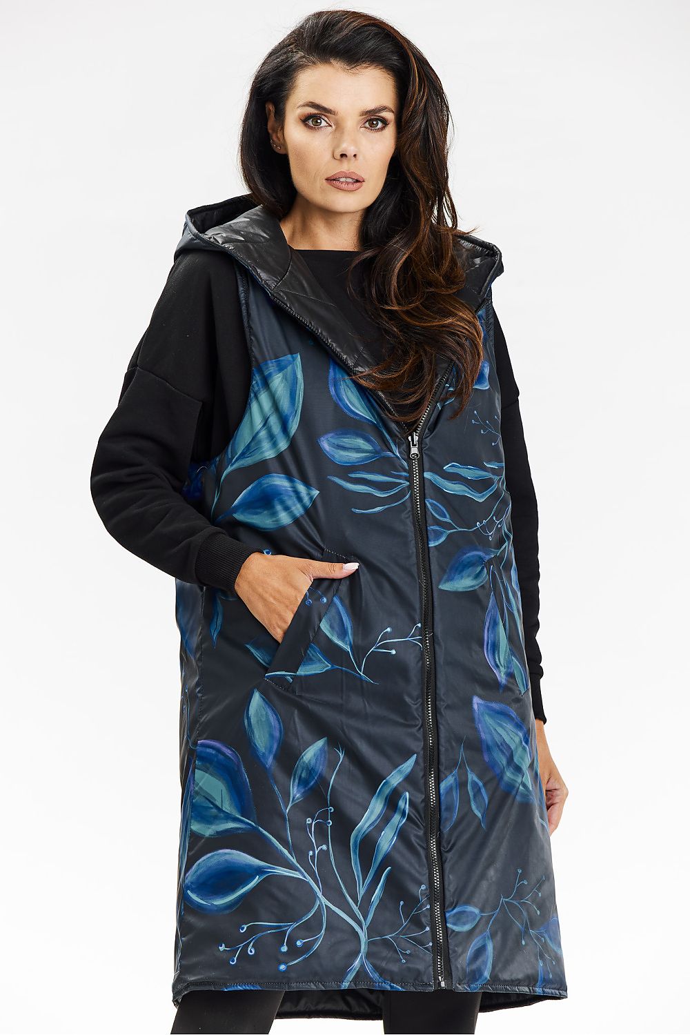 Chic and practical Awama zippered vest, elegantly crafted for daily wear, combining comfort with a touch of luxury.