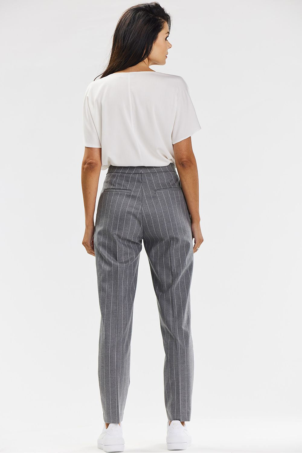 Chic and elegant gray cigarette pants with white pinstripe detailing from Awama, designed for women seeking comfort and style in high-quality fabric.