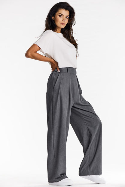 Stylish wide-leg pants in a luxurious gray colour, made of high-quality viscose fabric, perfect for versatile fashion by Awama.