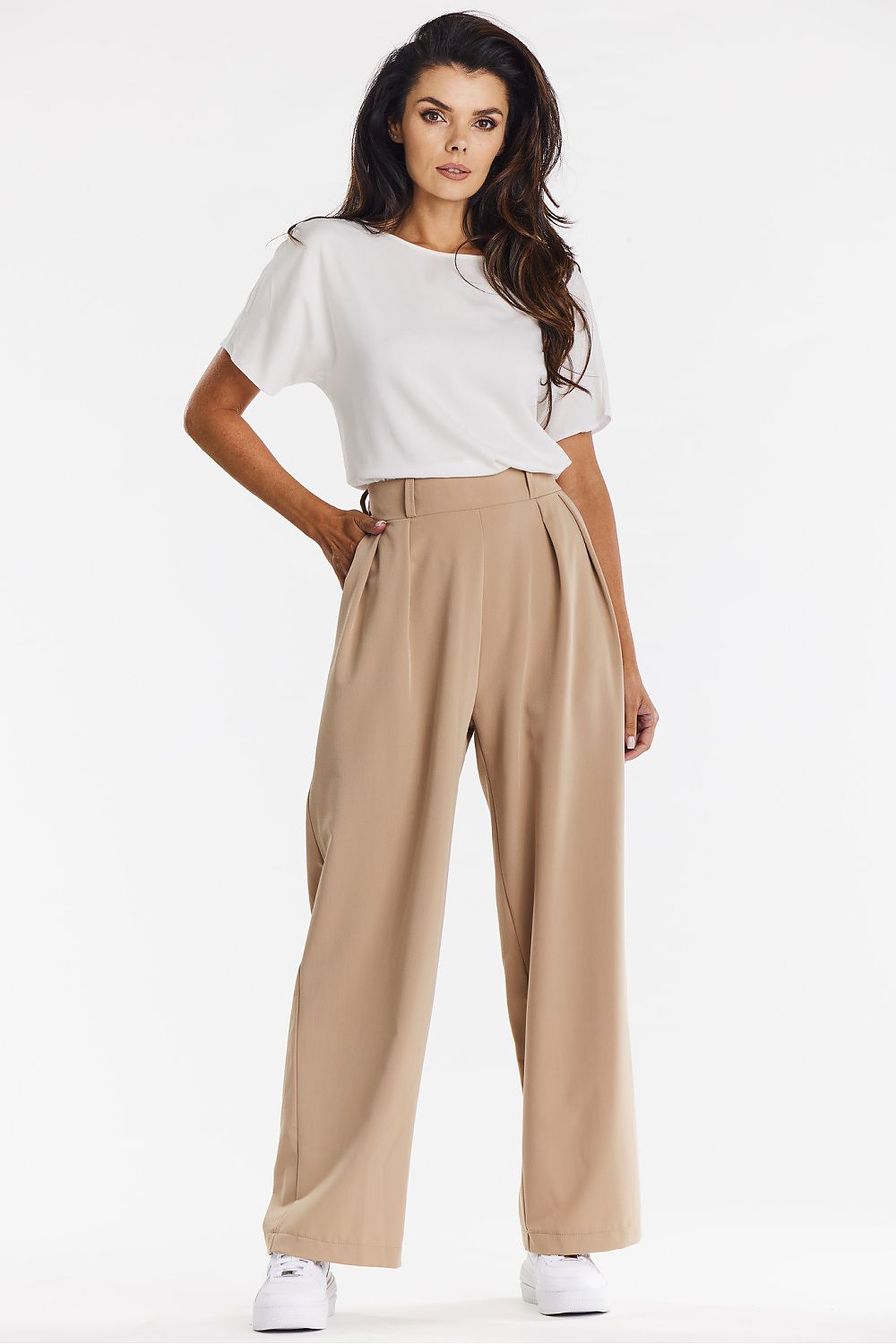 Stylish wide-leg trousers in gray for women by Awama, ideal for various styling from t-shirts to shirts, featuring high-quality workmanship.