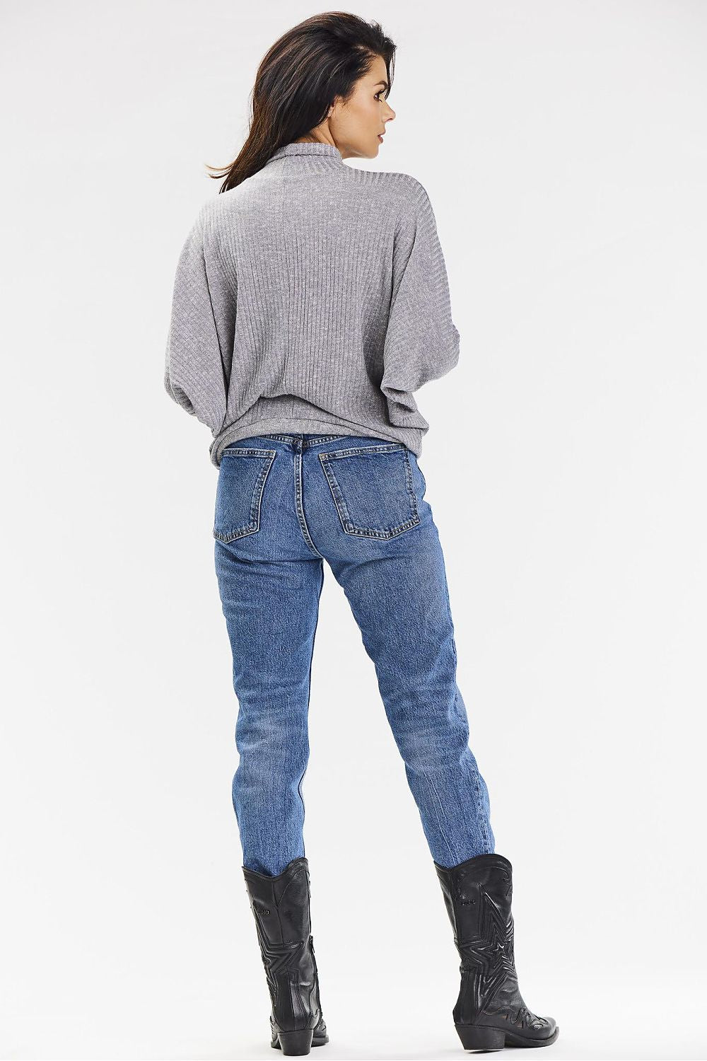 Elegant black ribbed knit turtleneck sweater by Awama featuring loose fit and stylish kimono sleeves, ideal for autumn and winter wear.