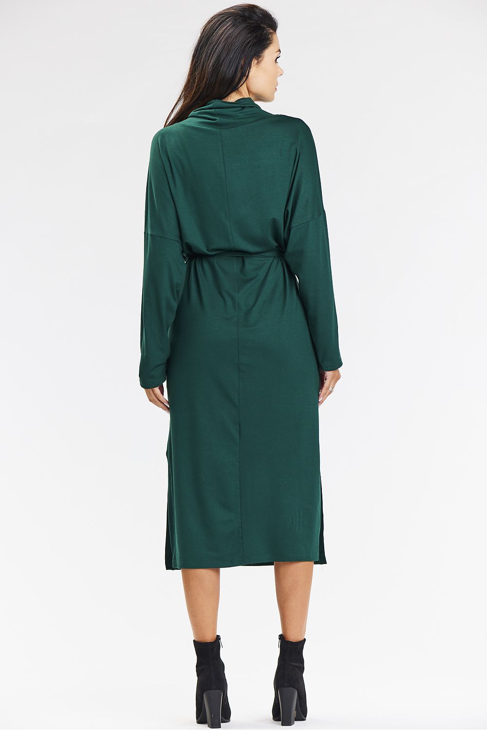 Elegant turtleneck midi dress in vibrant green by awama, ideal for casual outings or work, combining modern style with comfort.