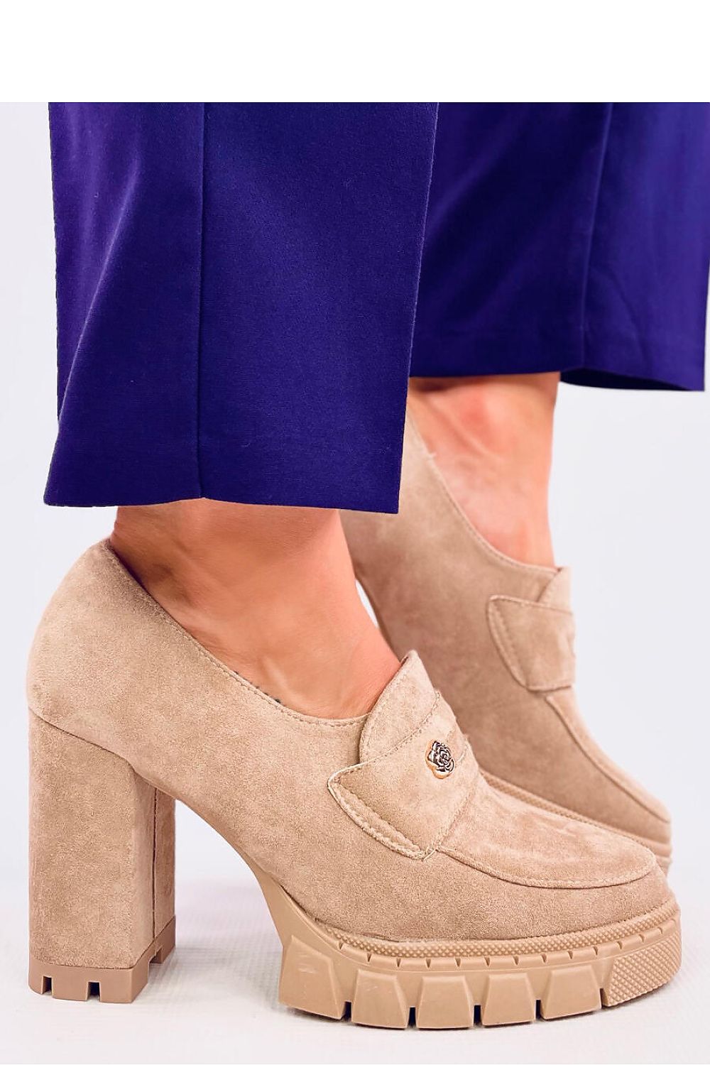 Elegant Inello women's 10 cm suede platform pumps adorned with floral detail, offering a luxurious high-heel style, perfect for adding sophistication to any outfit.