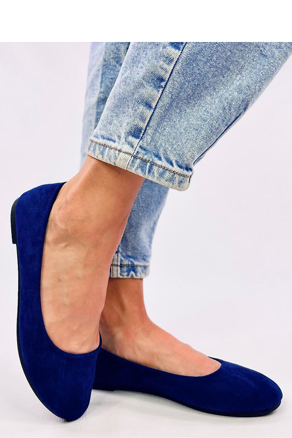 Luxury Women's suede ballerinas by Inello featuring a classic design with rounded nose, ideal for elegant outfits.