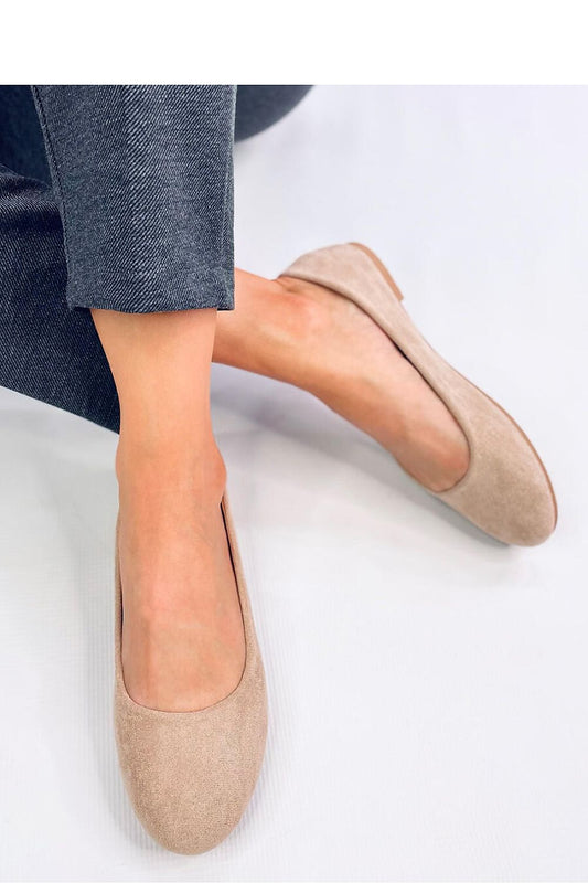 Close-up view of Inello's luxurious suede ballerinas, featuring soft inner cushioning for exceptional comfort and timeless elegance.