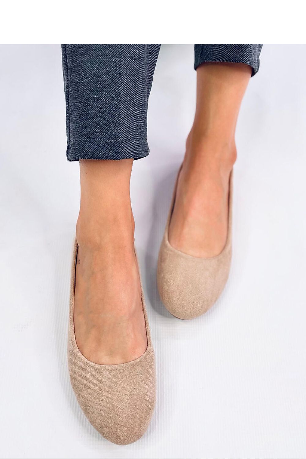 Elegant Inello women's suede ballet flats featuring a classic rounded toe design, perfect for comfort and style. Ideal for everyday elegance.
