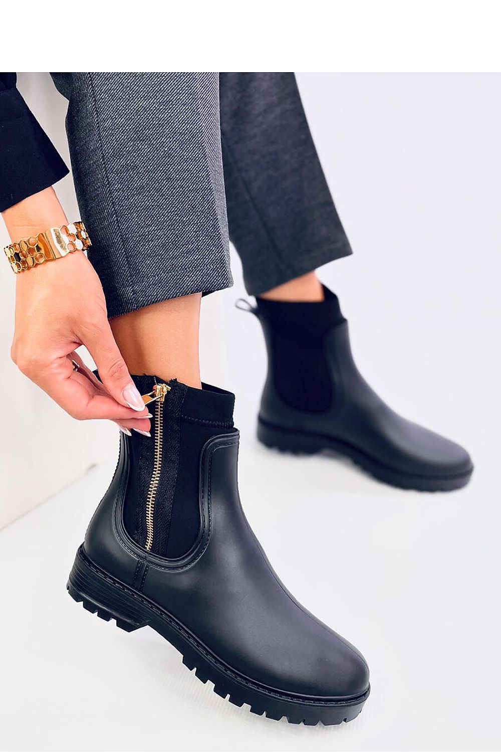 Elegant Inello women's rubber wellingtons featuring a luxurious gold zipper and a comfortable fit, perfect for stylish rainy walks.
