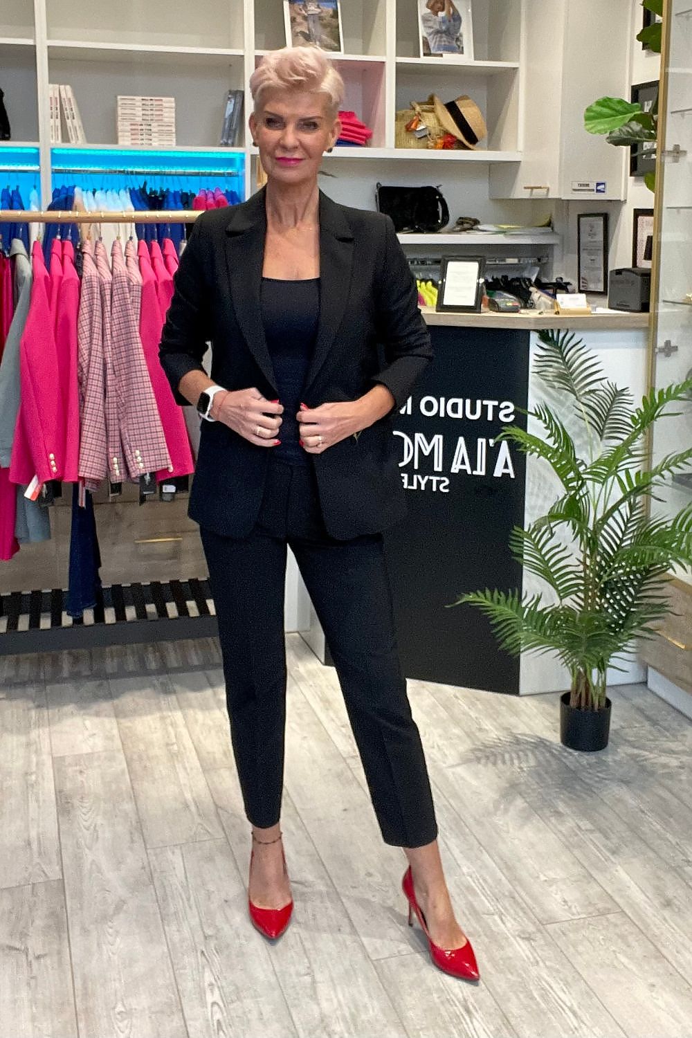 Chic Cabba Blazer Jacket displayed on a mannequin, representing luxury and style suitable for any professional setting.