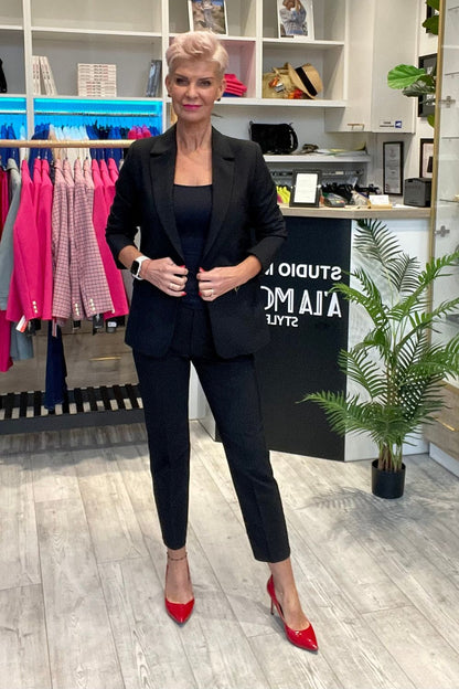 Chic Cabba Blazer Jacket displayed on a mannequin, representing luxury and style suitable for any professional setting.