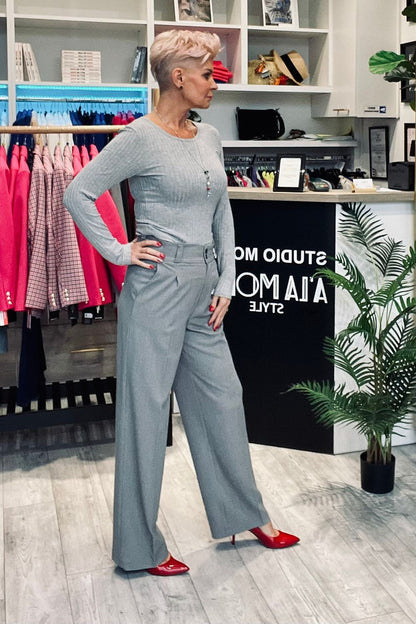 Luxury Cabba trousers for women with a sophisticated design, showcasing a tailored fit and practical canted legs.