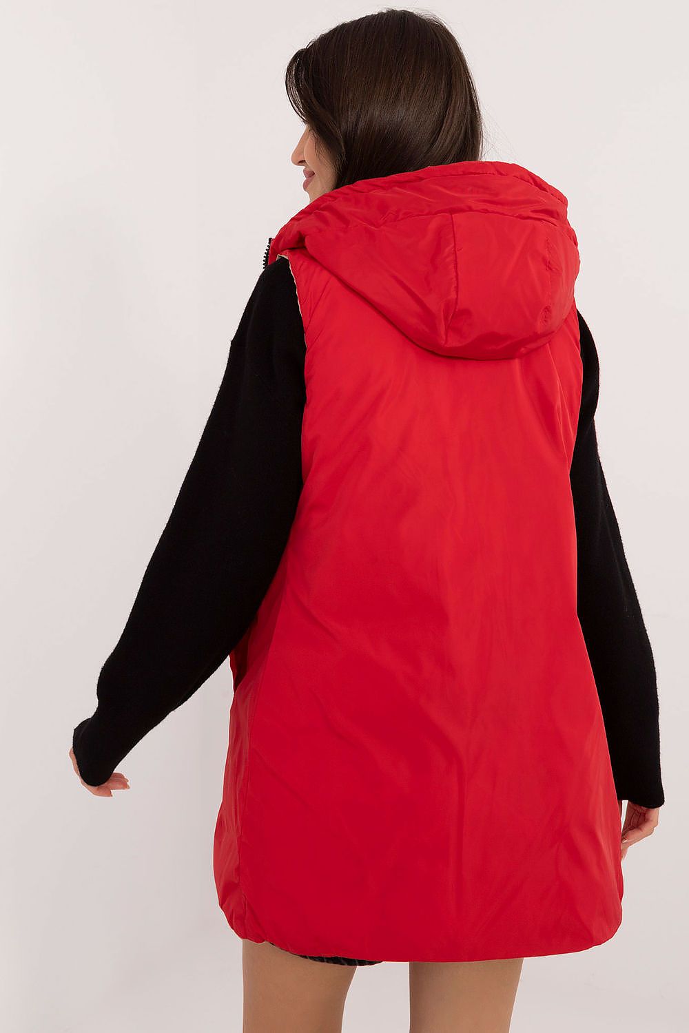 Factory Price luxury quilted vest with hood, perfect for autumn and winter wear, combining warmth and sophistication.