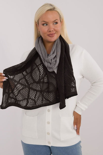 Chic openwork scarf from AT, 190Cm in length, blending warmth and style with 80% cotton and 20% wool for colder days.
