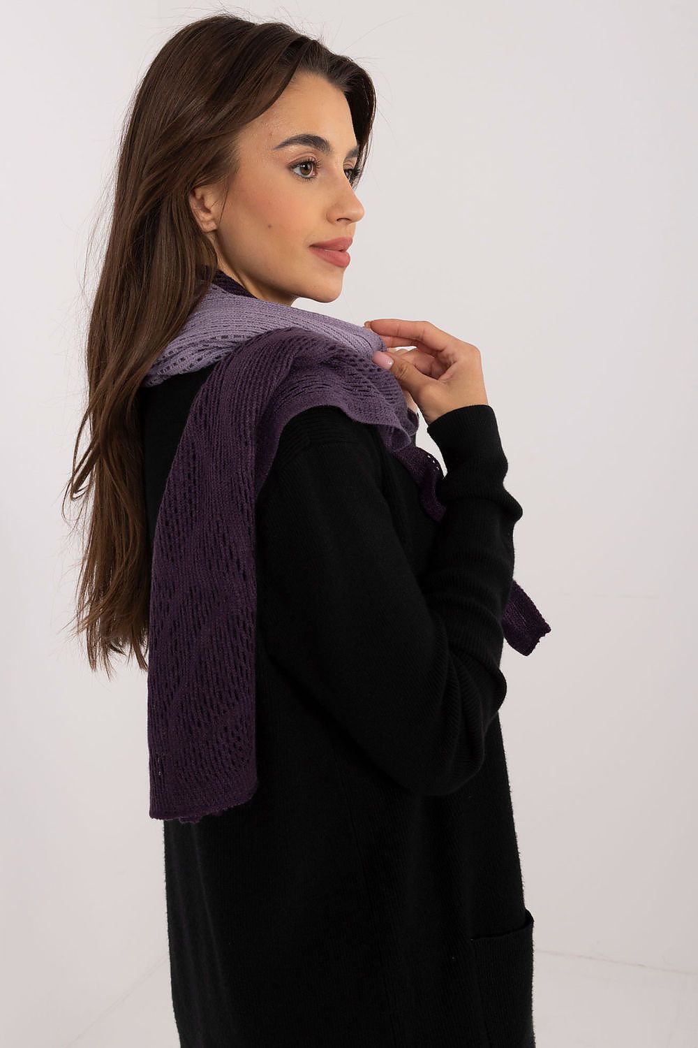 Sophisticated 190cm long scarf by AT, featuring an intricate openwork design, ideal accessory for stylish winter outfits.