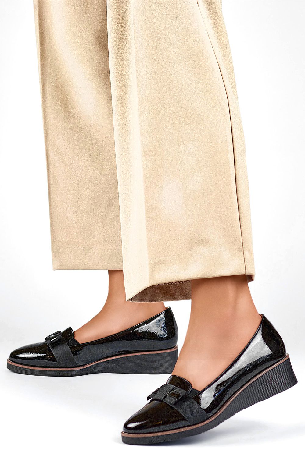 Luxurious black patent leather women's pumps by PRIMO featuring a stylish 4 cm platform for all-year comfort and elegance.