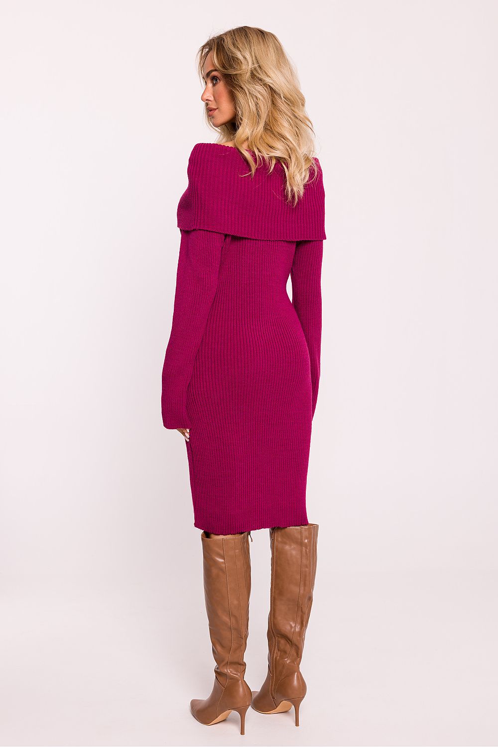 Elegant long-sleeved ribbed sweater dress by Moe, featuring a high collar in a luxurious fabric, perfect for cold days.