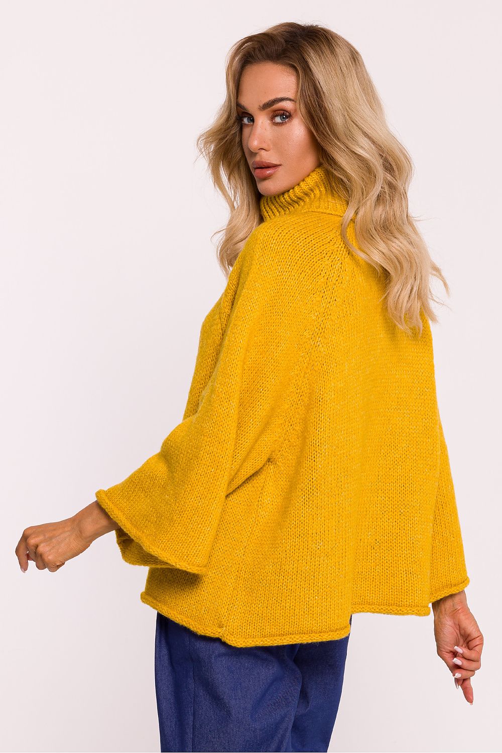 Luxurious oversized turtleneck sweater by Moe made of soft pile yarn, showcasing elegant 7/8-length sleeves and a fashionable loose fit.