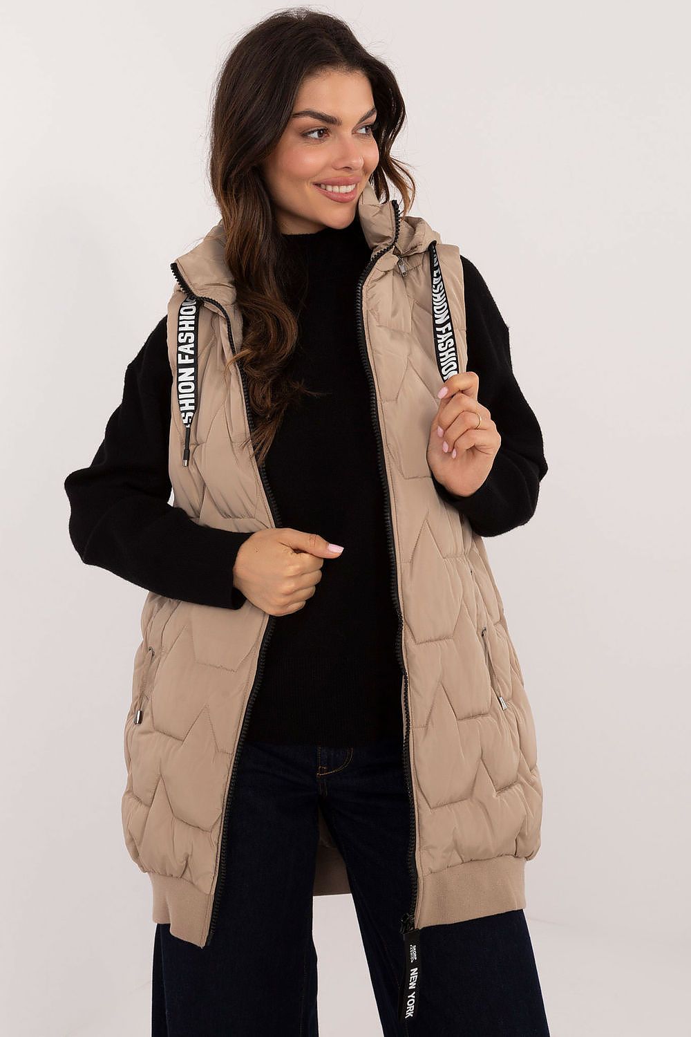 Luxury women's quilted vest with detachable hood by Factory Price for stylish warmth in cold weather.