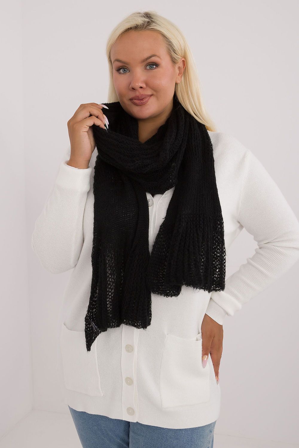 Luxury knitted shawl scarf for women from AT, made of 70% wool and 30% cotton, measuring 186 cm, perfect for keeping warm in style.