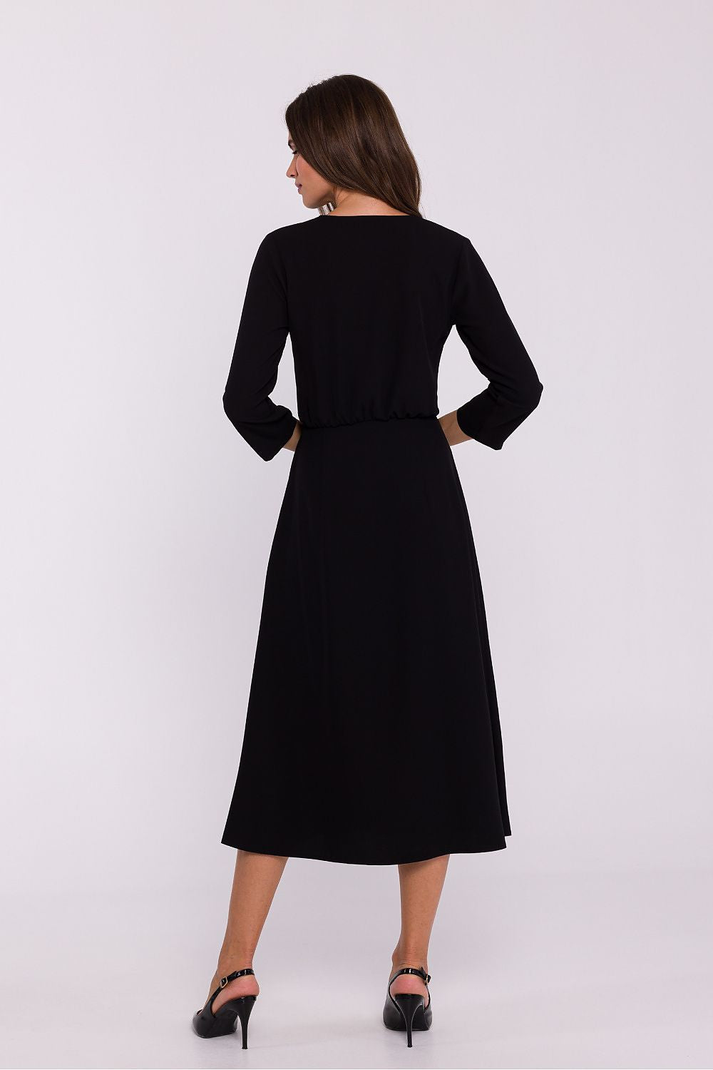 Stylove Elegant Daydress featuring 7/8 sleeves, high slit, and button detail, perfect for luxurious occasions, crafted from high-quality fabric with a flattering over-the-knee length.