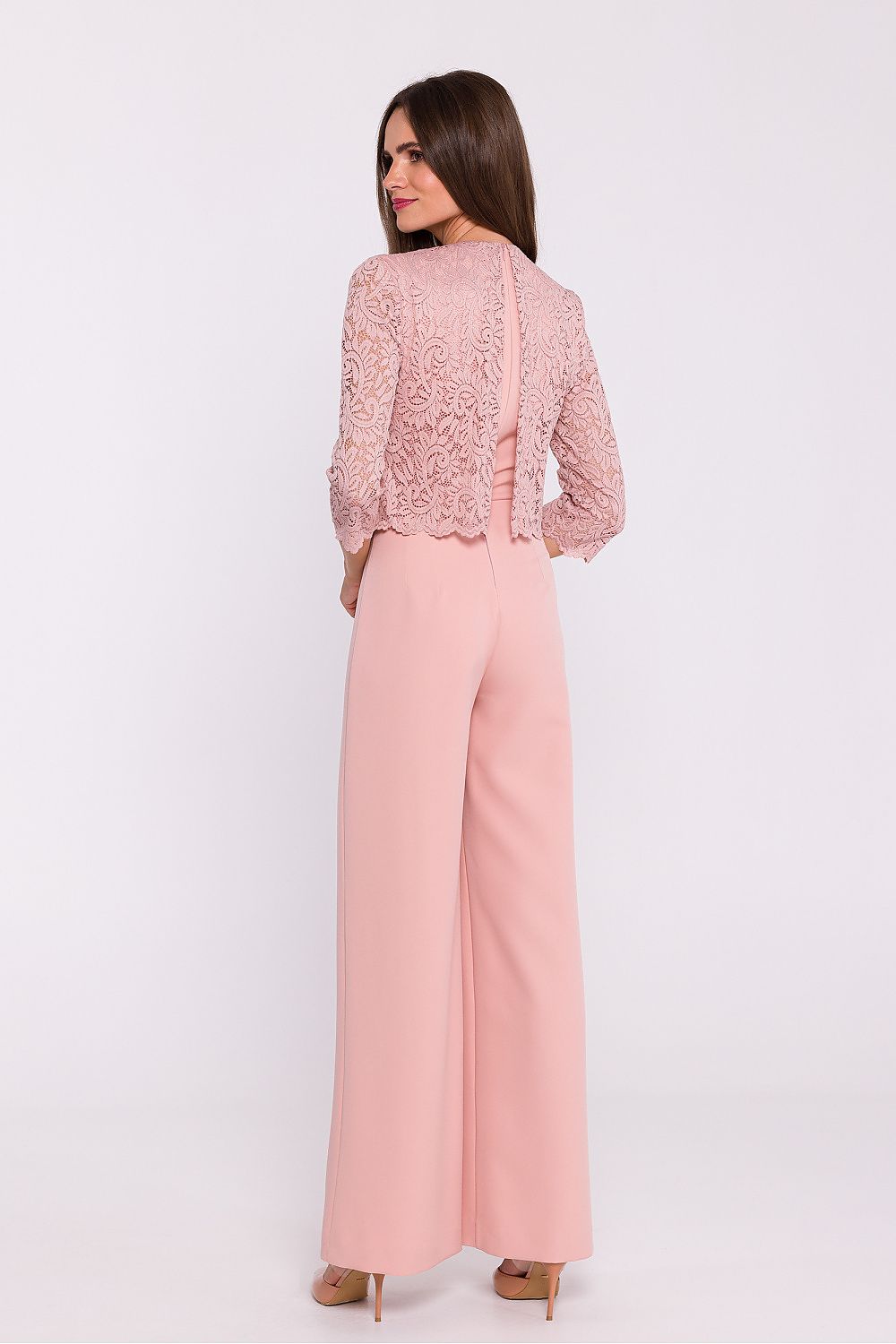 Sophisticated detail of the lace top on Stylove's wide-leg jumpsuit, combining classic elegance with contemporary design.