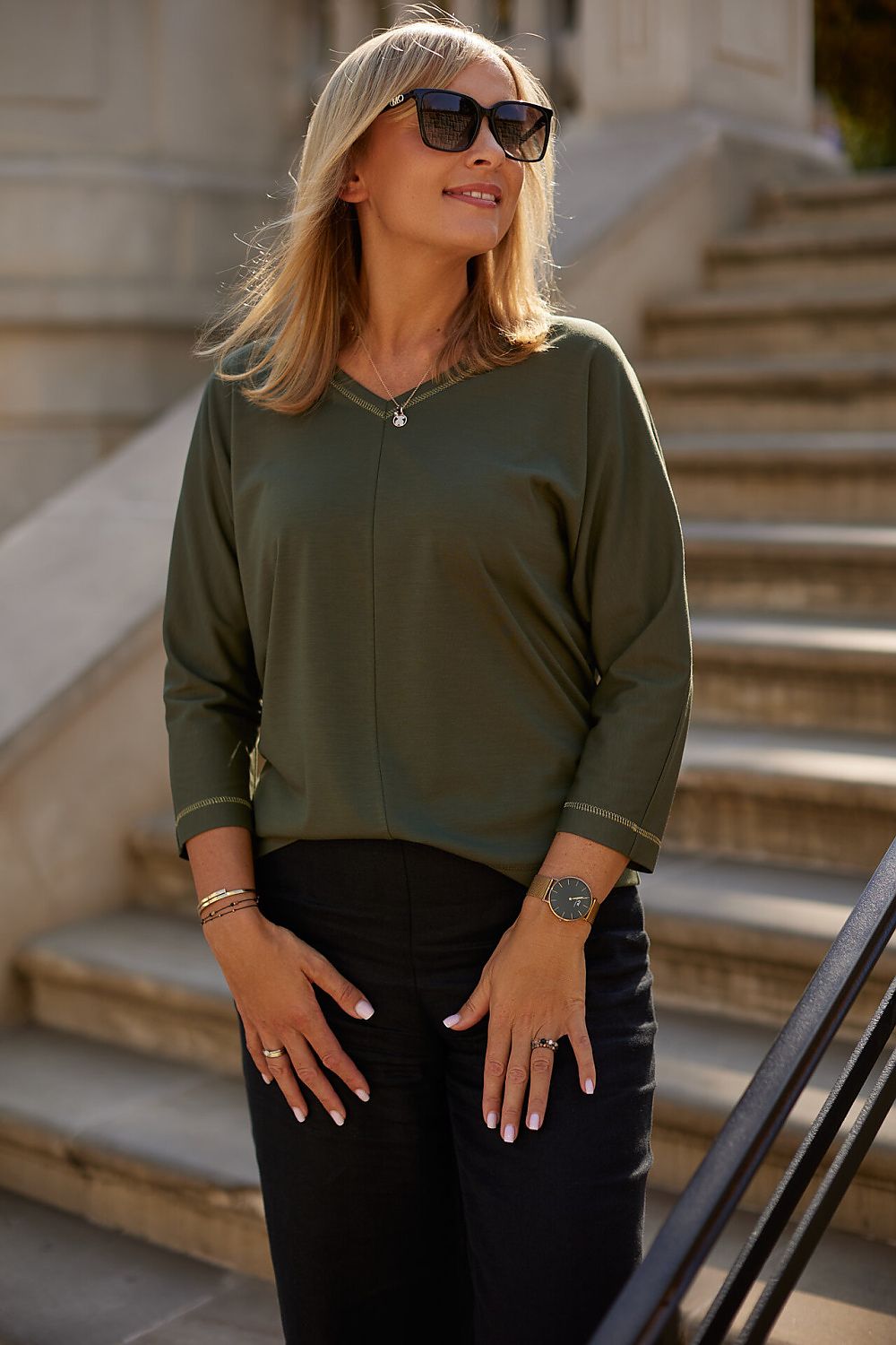 Size guide for La Aurora blouse, illustrating measurements for EU and US sizes to ensure a perfect fit for mature women.