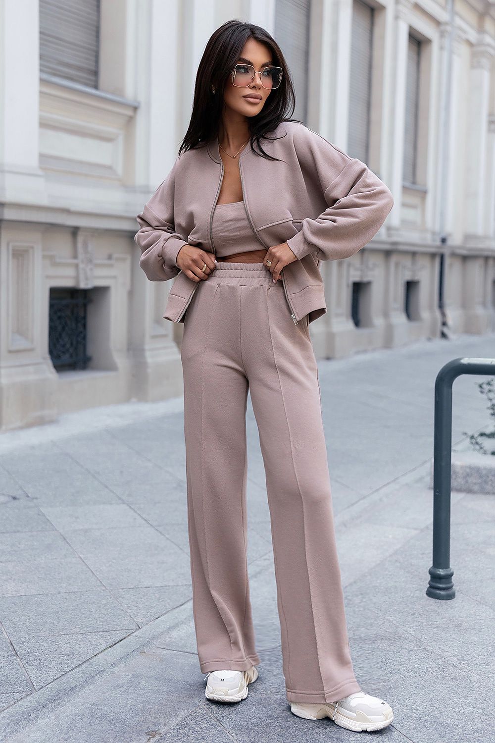 Elegant Misty bomber sweatshirt with wide-leg pants, crafted from breathable cotton by IVON, showcasing contemporary design and tailored comfort.