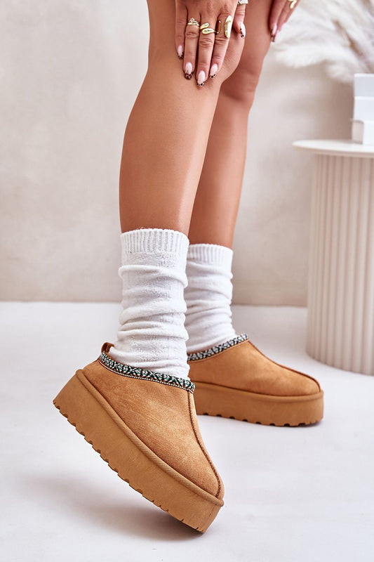 Fashionable women's platform slippers by Step in Style, adorned with exquisite embroidery and featuring a 4.5 cm elevated design, perfect for stylish comfort.