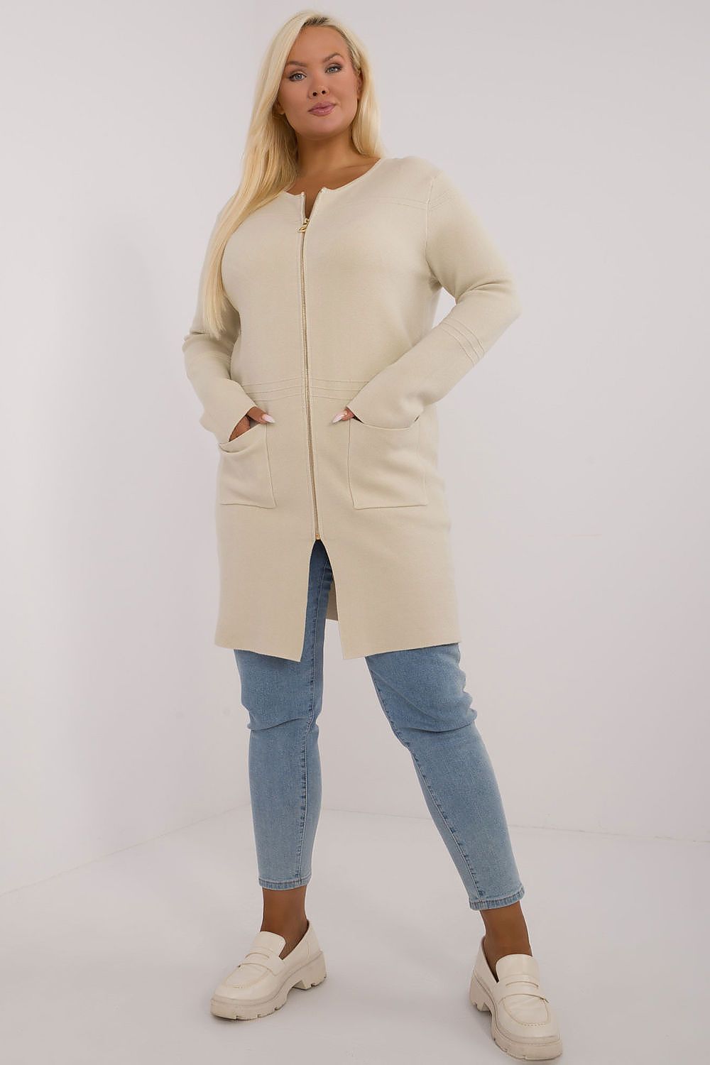 Luxury Plus Size Women's Zipper Sweater in Soft Fabric by Factory Price, featuring an oversized, comfortable knit design, perfect for chic styling.