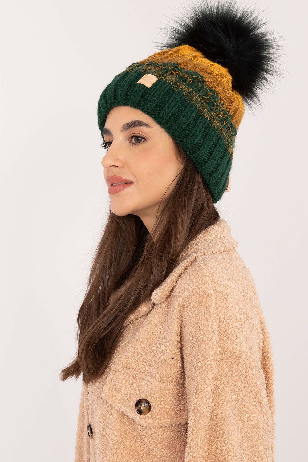Elegant winter beanie with a stylish plaid pattern and fluffy pom-pom, crafted by Rue Paris. A luxurious blend of acrylic, polyamide, and wool ensures warmth and comfort.
