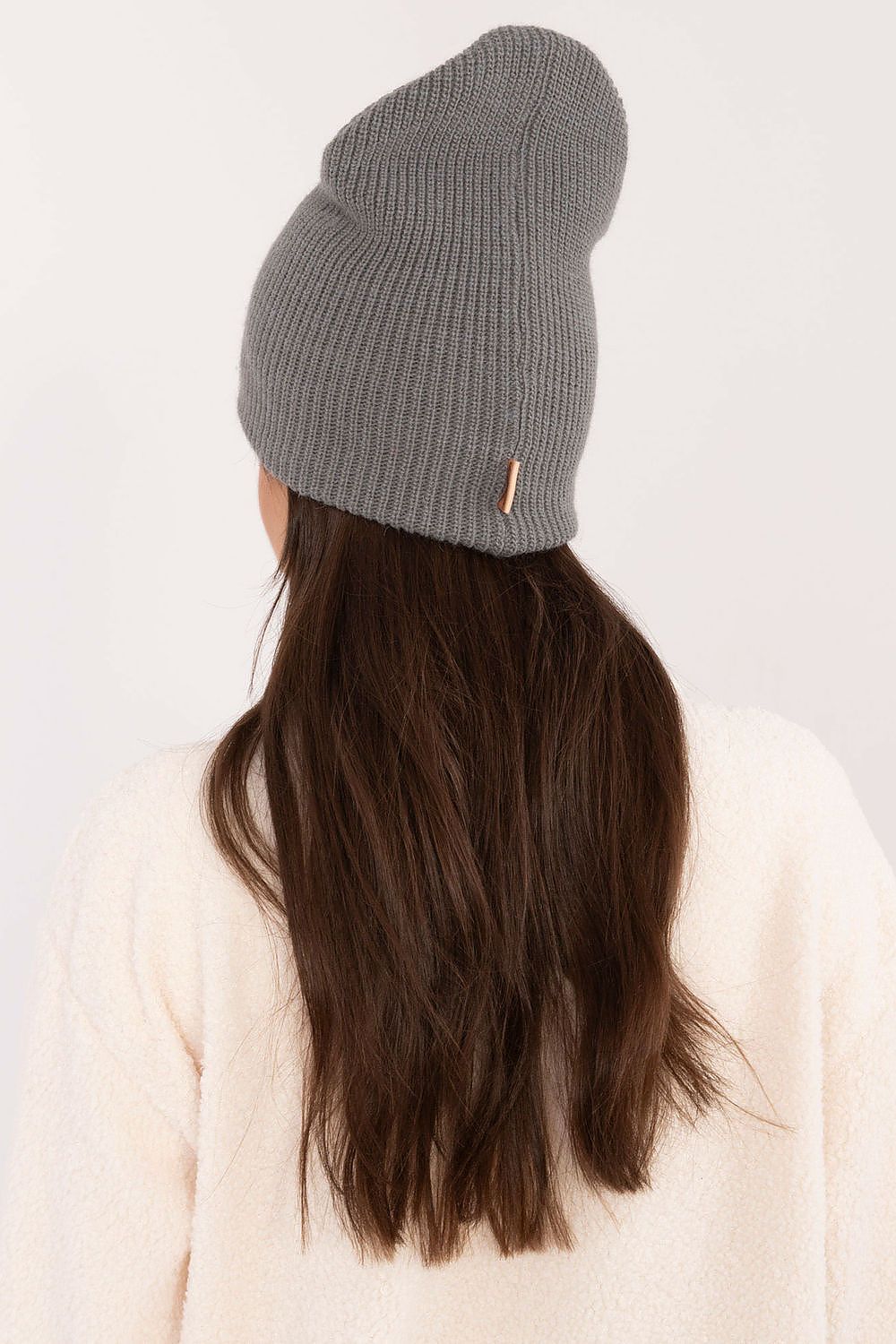 Chic and minimalistic beanie hat from Rue Paris, perfect accessory for any fashionable wardrobe.