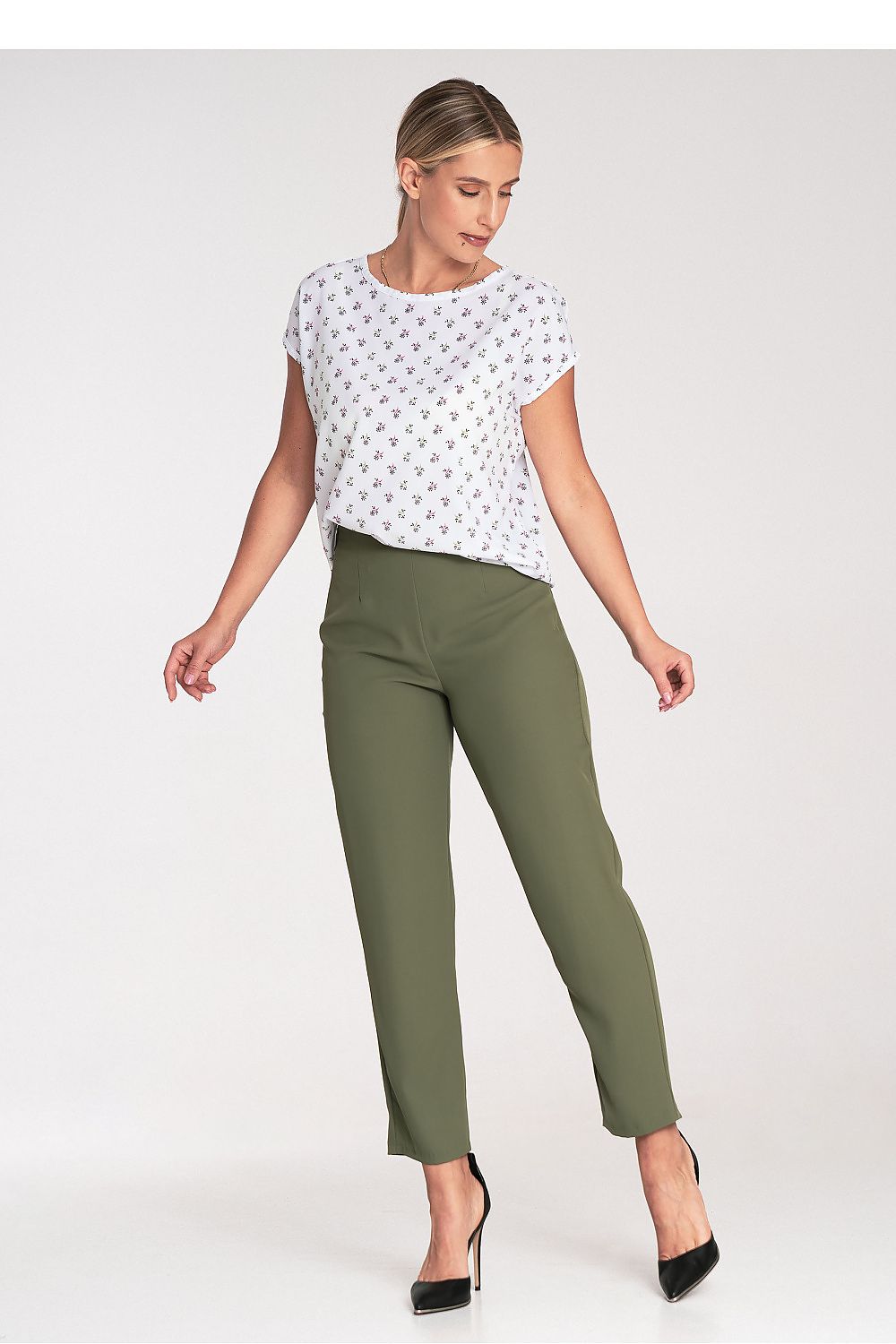 Stylish Figl short sleeve blouse in a sophisticated design, ideal for comfort and elegance in sizes S to XL.