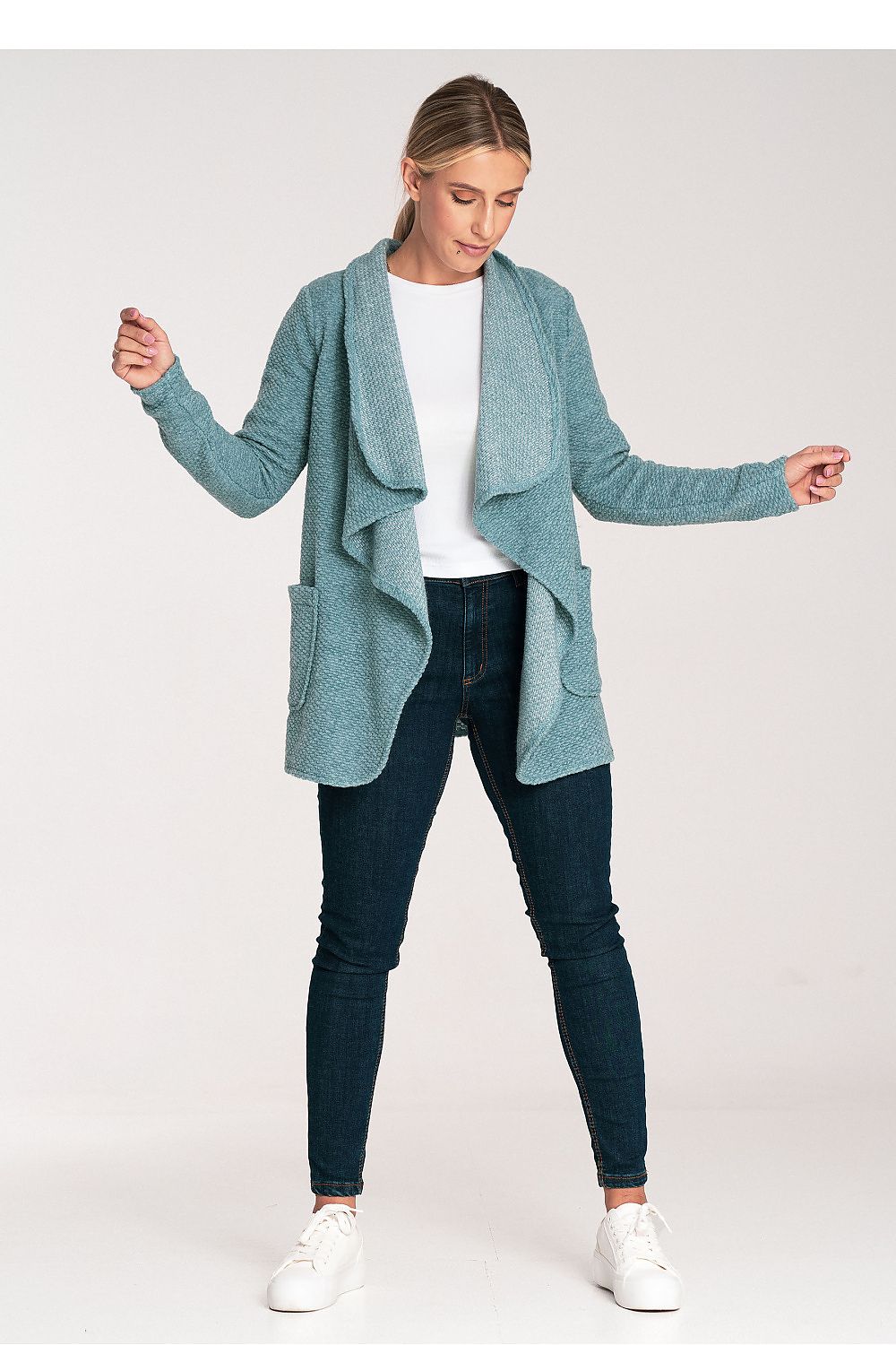 Chic Figl cardigan featuring a lined collar and comfortable loose fit, perfect for elegant layering.