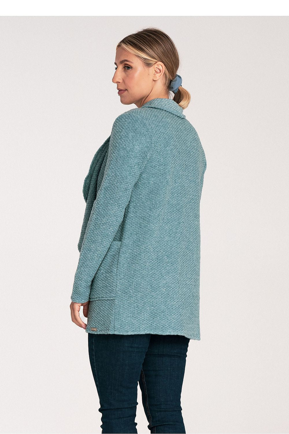 Stylish Figl cardigan with a premium wool blend fabric, highlighting slip-in pockets for a practical yet luxurious touch.